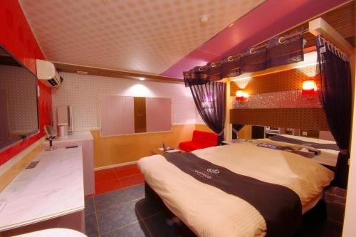 a bedroom with a bunk bed in a room at GLAMROSE -Adult Only Motel- in Gotemba