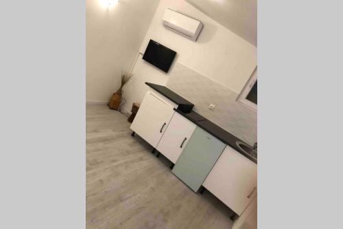 Photo de la galerie de l'établissement Studio avec grande piscine privative, à Toulon