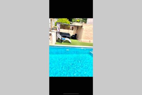 Photo de la galerie de l'établissement Studio avec grande piscine privative, à Toulon