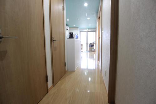 a hallway leading to a kitchen with a hallway at Yadokari Shima in Shima