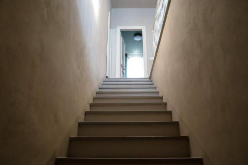 a stairway leading up to a door at PODERE IL QUADRO in Lamporecchio