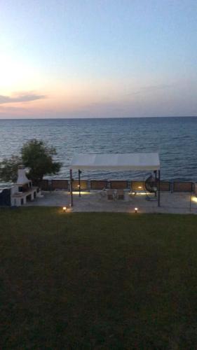 Gambar di galeri bagi Venetico Beachfront Apartments & Suites - 2 Bedroom Apartment di Argasi