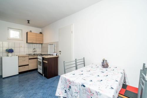 Apartment & Rooms Alan