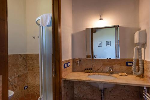 a bathroom with a sink and a mirror at Locanda Vesuna Hotel Countryhouse in Pienza