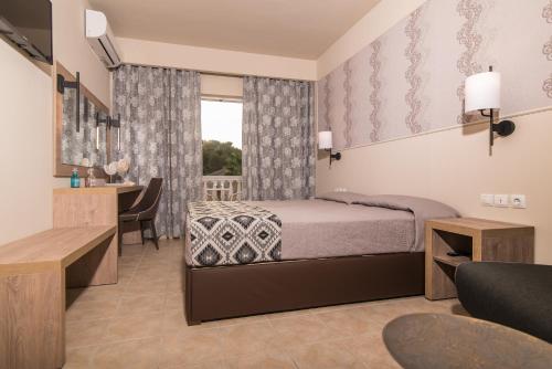 Postel nebo postele na pokoji v ubytování Hotel Petros