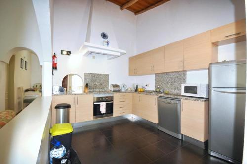 Fantastic outdoor area, private pool, Tennis Court Golf Practice Facility