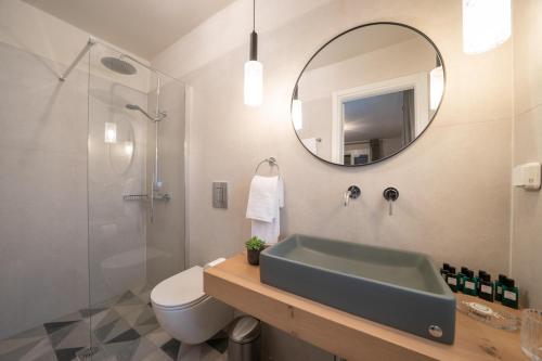 Koupelna v ubytování Luxury Seafront Villa Liberty with pool in Fiskardo