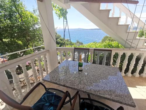 NIKO Apartments 70m from the beach