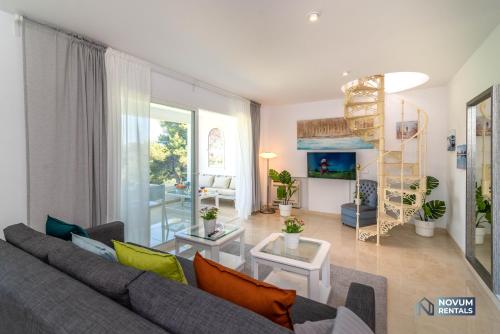 DUPLEX in Nueva Andalucia, Golfers Paradise