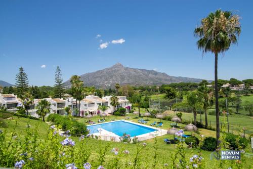 DUPLEX in Nueva Andalucia, Golfers Paradise