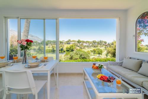 DUPLEX in Nueva Andalucia, Golfers Paradise