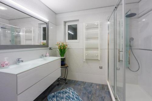 Salle de bains dans l'établissement Apartman Nena Ponte