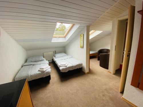 Ein Bett oder Betten in einem Zimmer der Unterkunft Dom Gościnny Batawia