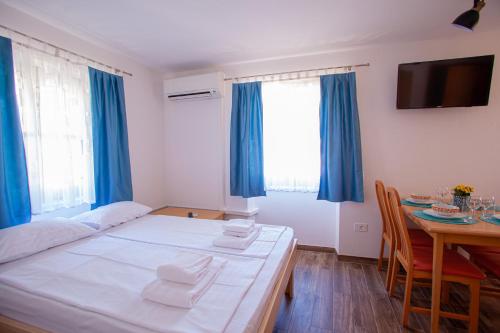 Ένα ή περισσότερα κρεβάτια σε δωμάτιο στο Arcobaleno Apartments