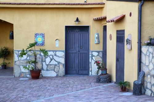 Villa Yellow House – Photos 3