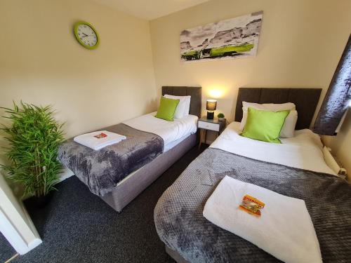 Spacious & Cosy House with Private Parking Perfect for Contractors, Coventry, Marea Britanie