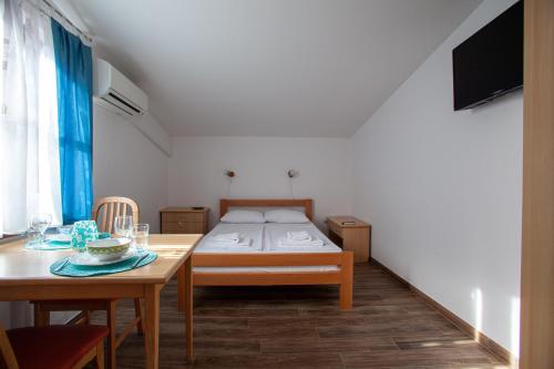 Ένα ή περισσότερα κρεβάτια σε δωμάτιο στο Arcobaleno Apartments