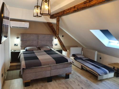 Posteľ alebo postele v izbe v ubytovaní Apartman DOWNTOWN DL