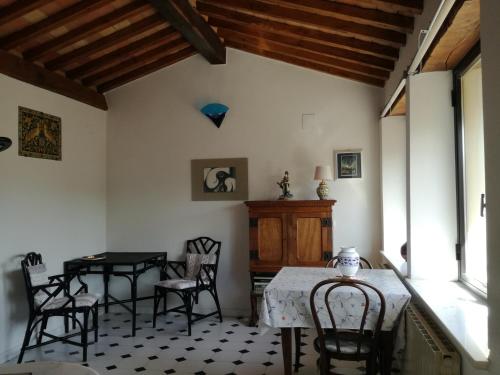 a dining room with a table and chairs at Mansarda con solarium panoramico su centro storico di Sarteano vicino alle famose terme della Val d'Orcia in Sarteano