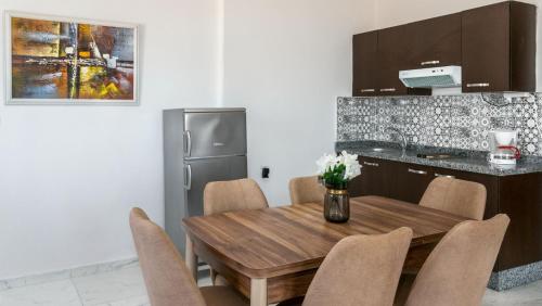 Kuchyň nebo kuchyňský kout v ubytování Sables D'or Appart Hôtel