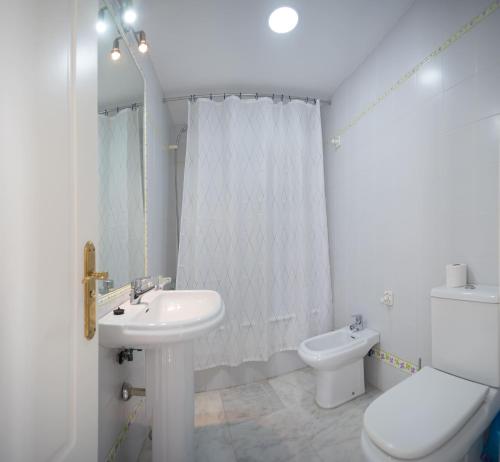 Kylpyhuone majoituspaikassa Caminito del Falla III Ha Apartment
