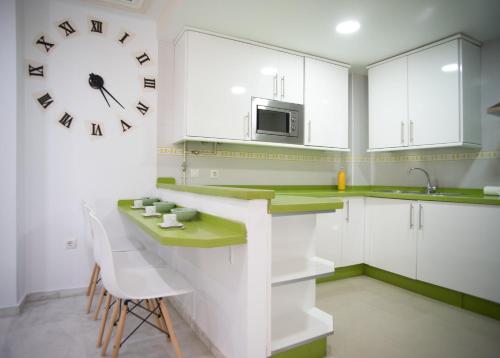 Кухня или мини-кухня в Caminito del Falla I Ha Apartment
