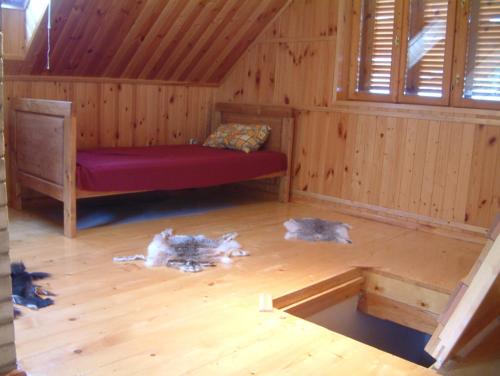a room with a bed in a wooden cabin at Hegyi Nyaraló in Sátoraljaújhely