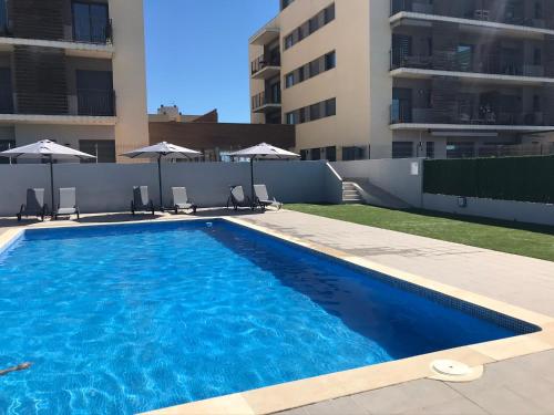 Bazén v ubytování Apartament SomRiu nebo v jeho okolí