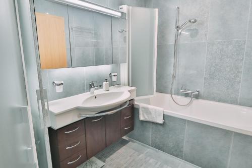 Koupelna v ubytování Seehaus Lake View 3-Bedroom Apartment