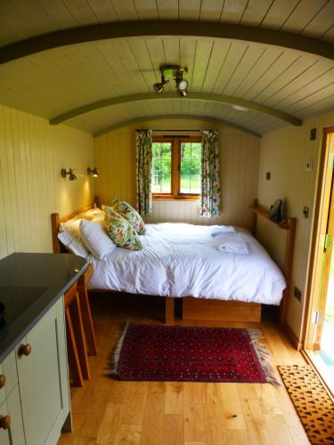 a bedroom with a large bed in a room at Hay-on-Hye retreat in Hay-on-Wye