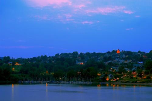 a view of a lake at night with a town at Hotel Palatino in Sundern