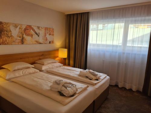Ένα ή περισσότερα κρεβάτια σε δωμάτιο στο Hotel Zirbenhof