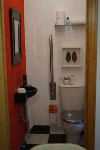 a small bathroom with a toilet and a sink at El Valle in Murcia