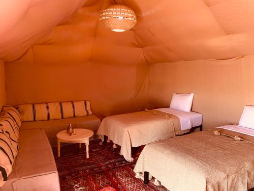 Sahara wellness campにあるベッド