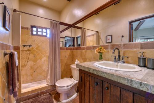 a bathroom with a toilet and a sink and a shower at La Veranera, Playa El Coco in San Juan del Sur