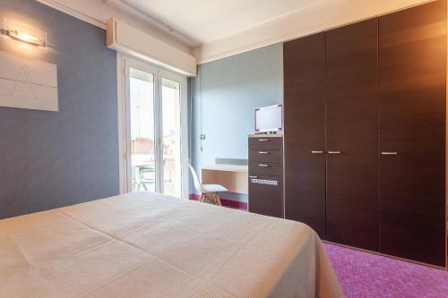 a bedroom with a bed and a dresser and a tv at Residence & Suites in Bellaria-Igea Marina
