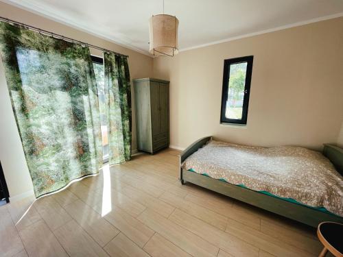 Säng eller sängar i ett rum på Green Field Apartments