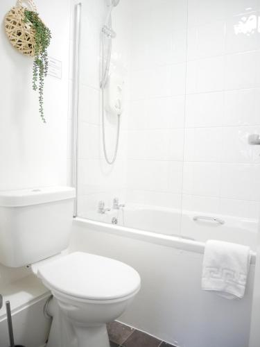 Kylpyhuone majoituspaikassa Nordic Suites Apartment, Ulverston