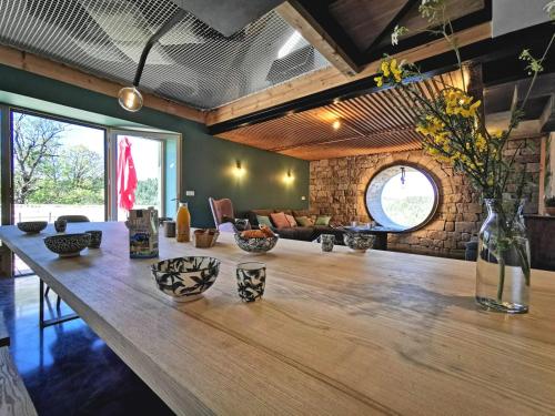 Χώρος καθιστικού στο Gite atypique 14 couchages en pleine nature