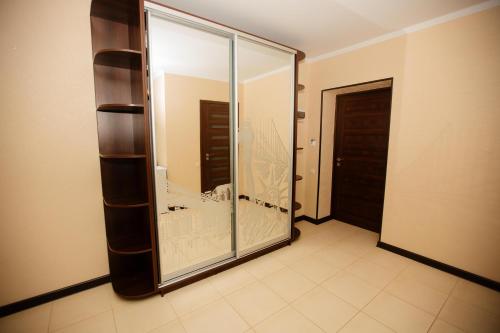 a bathroom with a glass shower in a room at Villa San-Marina in Zatoka