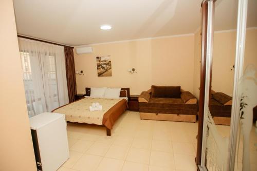 a small room with a bed and a couch at Villa San-Marina in Zatoka