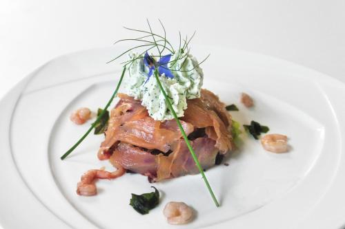 ホテルの敷地内または近くでの食事または食べ物