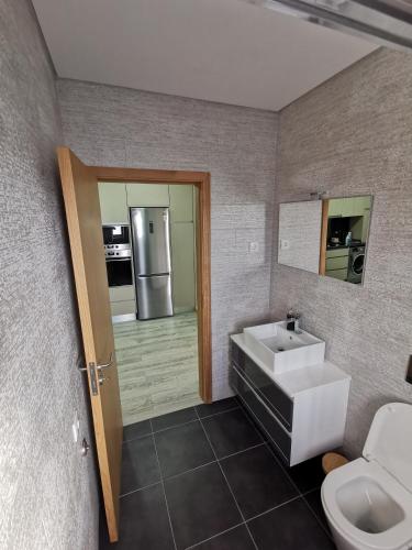 a bathroom with a sink and a toilet at Casa Miradouro in Cova