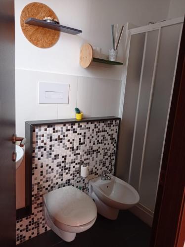 a bathroom with a toilet and a sink at Idria B&B in Barcellona-Pozzo di Gotto