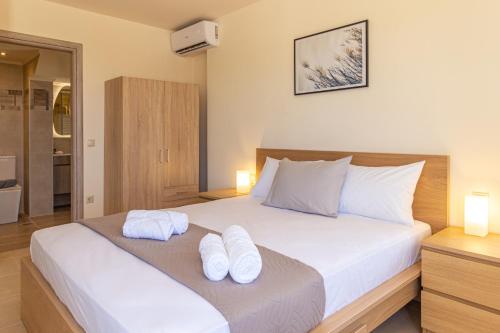 Кровать или кровати в номере Cretan fleur apartments