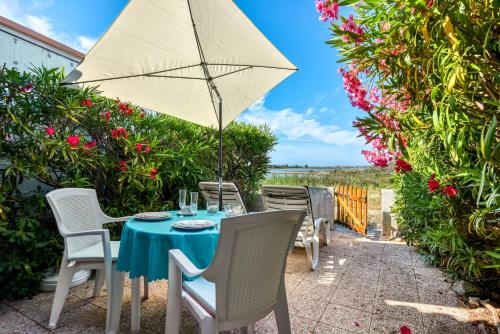 Μπαλκόνι ή βεράντα στο Maisonеtte Arcadia - vue sur l'étang