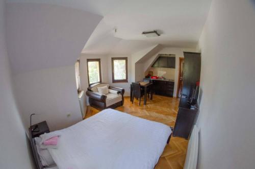 Postel nebo postele na pokoji v ubytování Vila Darija Zlatar - studio apartman br. 4