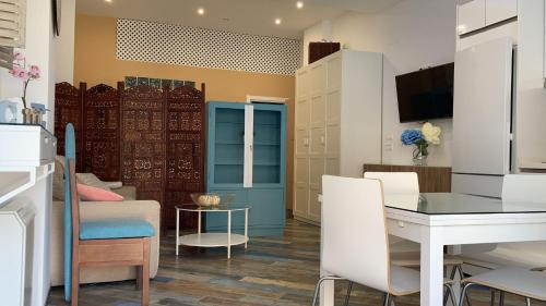 a living room with a table and a dining room at Cordoba Tourist Apartments in Córdoba