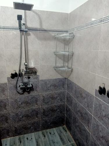 a bathroom with a shower with a tiled shower at Jardin de rayane in Essaouira