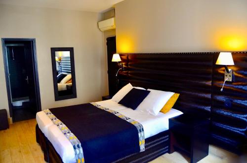 Katil atau katil-katil dalam bilik di Hotel Migny Opéra Montmartre